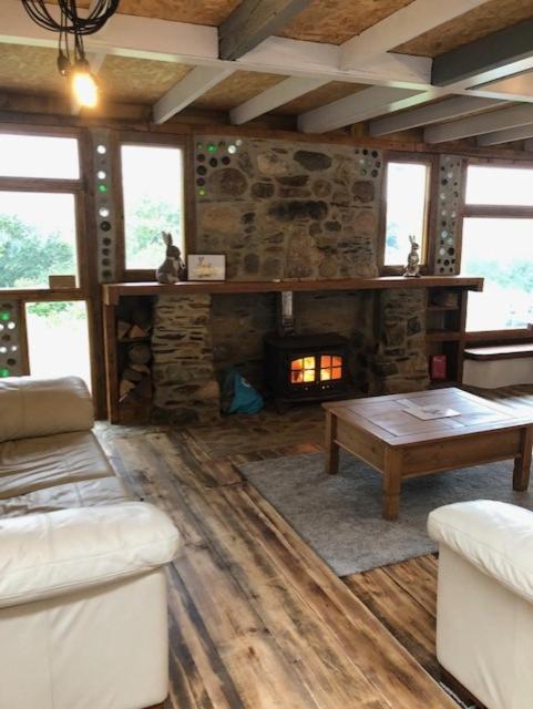 Rabbits 1Or 2 Bedroom Hobbit Style Hillset Earthen Dartmoor Eco Home South Brent Exteriör bild